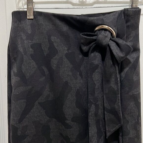 Runway Ready Couture | Wrap Pencil Skirt | Black/Dark Gray Camo Pattern | Siz… - Picture 3 of 9